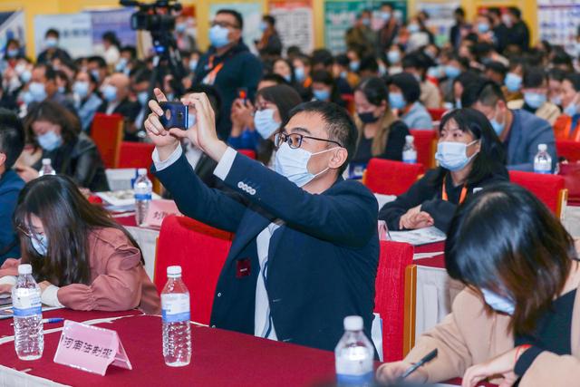 河南商报联合优实力中考辅导,社长:共同开发“教育蓝海”