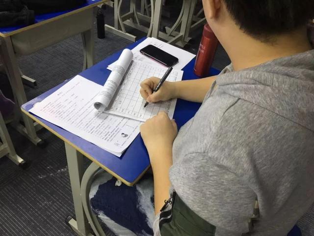 走进中考目标班晚托管,全程体验名师课后辅导