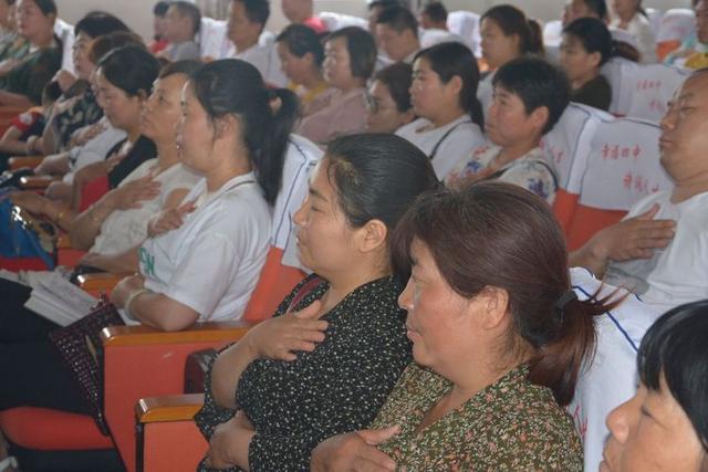 心态阳光 决胜中考!西平四中举行考前心理辅导释放压力