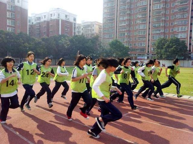 “课外辅导教育”、学校教育,究竟谁在中考中发挥主要作用?