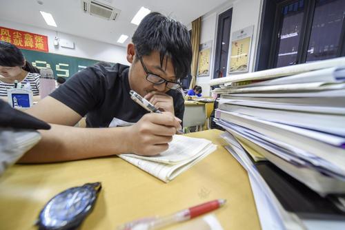 教育厅新规之下,高考难度再提升,近250万学子面临困境