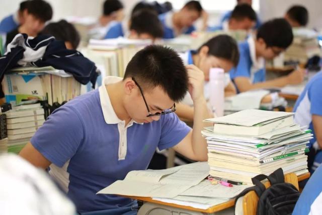 高三复读一年要多少钱,5万块够不够?过来人告诉你