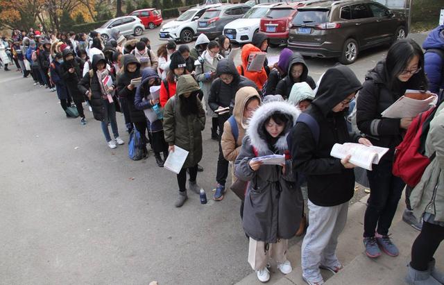 考研究竟多难?大学生考研“热度空前”,报名当天研招网“崩”了
