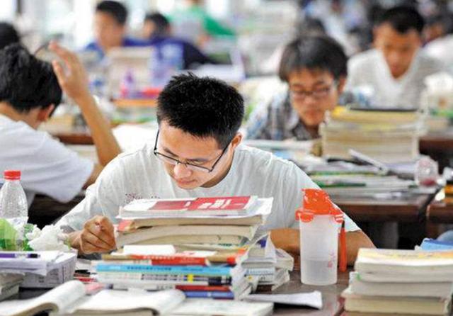 考研究竟多难?大学生考研“热度空前”,报名当天研招网“崩”了