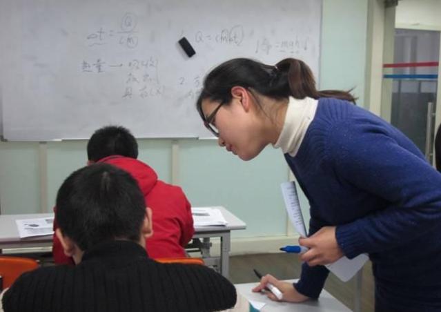 高考生迎来好消息,补习班的“好日子”到头了,家长:早该如此了