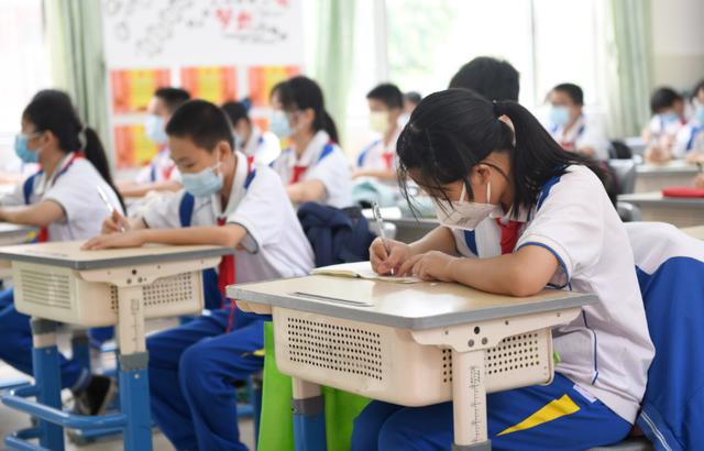 高考生迎来好消息,补习班的“好日子”到头了,家长:早该如此了