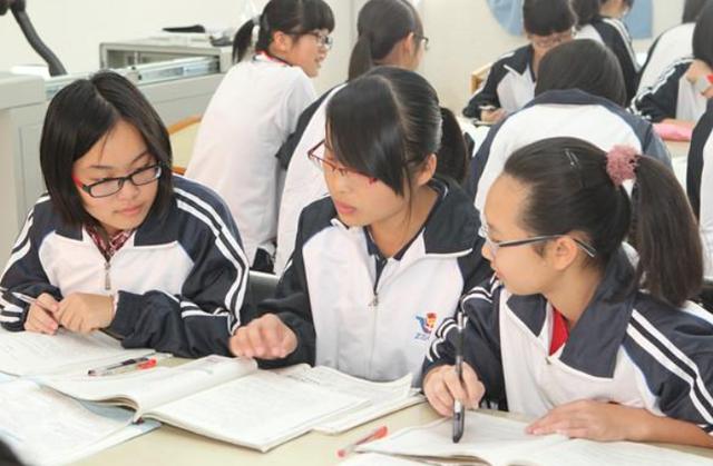 高考生迎来好消息,补习班的“好日子”到头了,家长:早该如此了