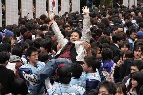 血战高考的日本人:1年20万补习费 全民死磕1所大学