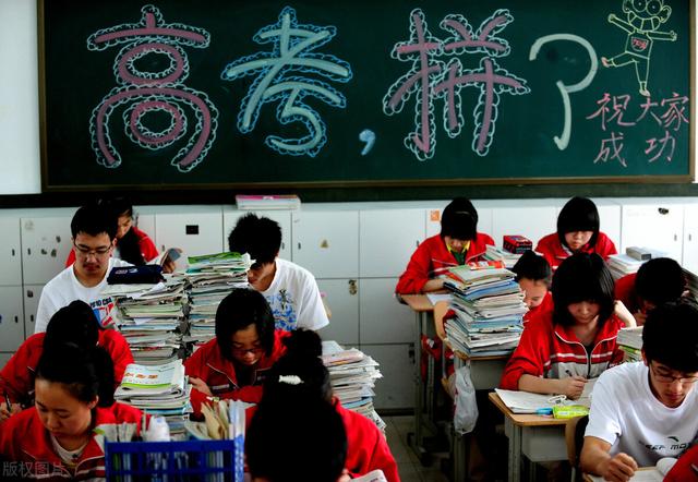 2020年，中国高考经历了前所未有的沧桑