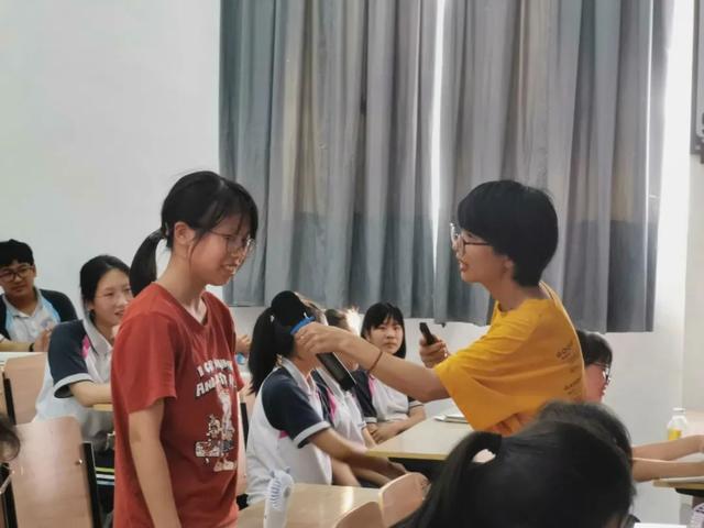 长乐:「未成教育」积极赋能,助力中考——“小桔灯”志愿服务队开展中考考前心理辅导讲座