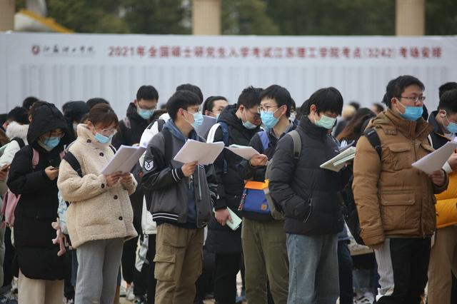 2021年考研:录取率约30%,初试要考多少分才有希望?