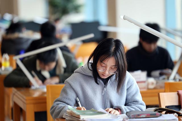 2021年考研:录取率约30%,初试要考多少分才有希望?