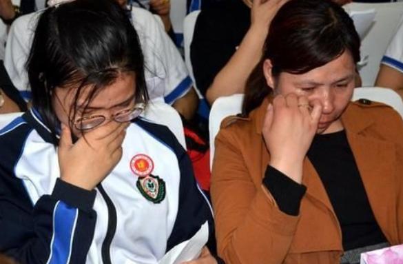 一位妈妈含泪自述:孩子高三一年,交了20万补课费,却打水漂了
