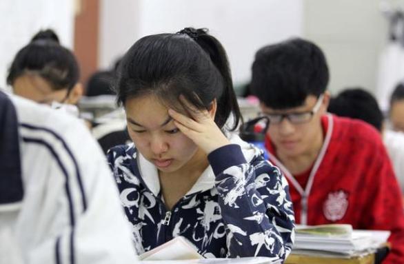 一位妈妈含泪自述:孩子高三一年,交了20万补课费,却打水漂了