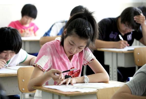 初中生迎来“坏消息”,中考录取比例有所调整,考高中的难度加大