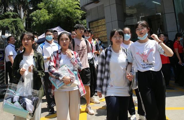多地教育厅发文,初中生迎来“坏消息”,家长感慨:中考更难了