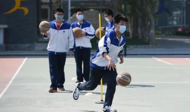 教育部发表通知,中考生将迎来又一重大改革,学生们叫苦连天