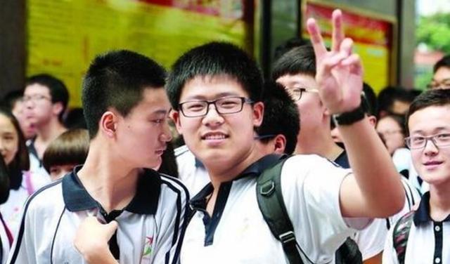 教育部发表通知,中考生将迎来又一重大改革,学生们叫苦连天