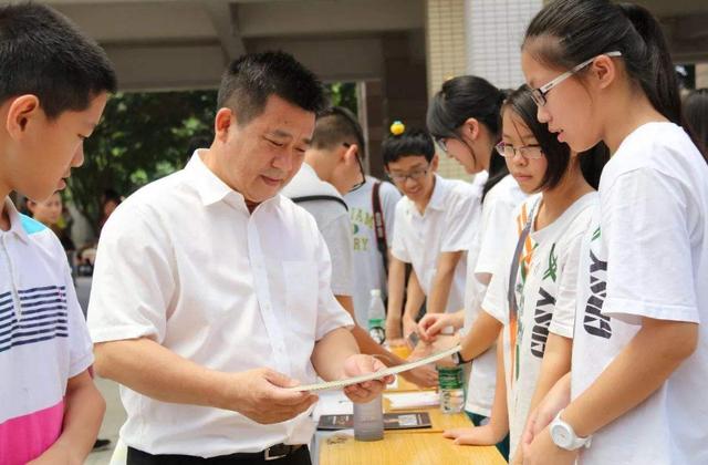 中考“改革”后,重要性比高考还重要?班主任:毕竟只能考一次