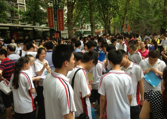 中考“改革”后,重要性比高考还重要?班主任:毕竟只能考一次