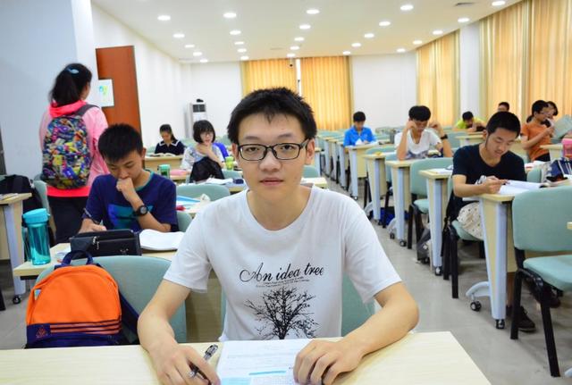 今年中考面临分流,近一半学生恐与高中无缘,初中生要有危机感