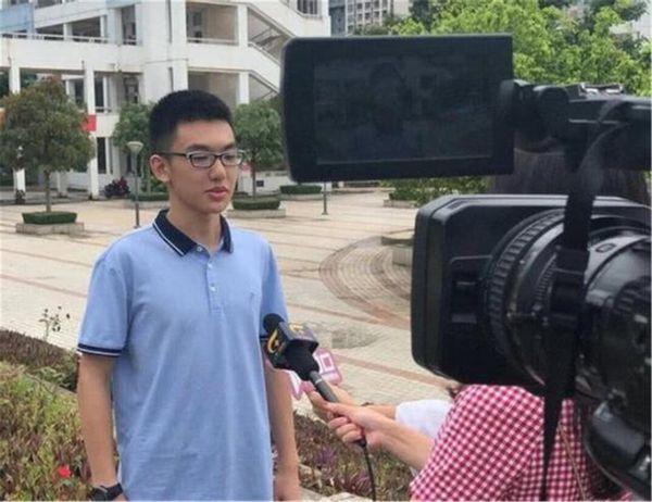 剧场效应:逼孩子上补习班真的有用?大多数高考状元不上补习班