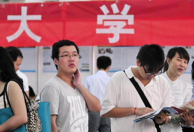 2021高考看点:题目会变难?提前批有变化?高考状元消失?