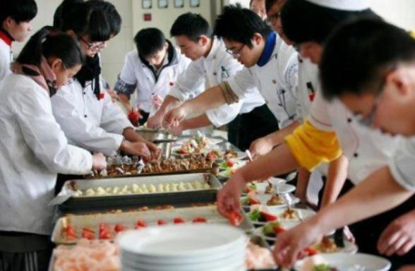 中考比高考重要?很多人因中考走向人生低谷,明年的中考生要注意