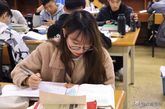 2021年考研成绩,出现477分超级学霸,复试分数线将创新高