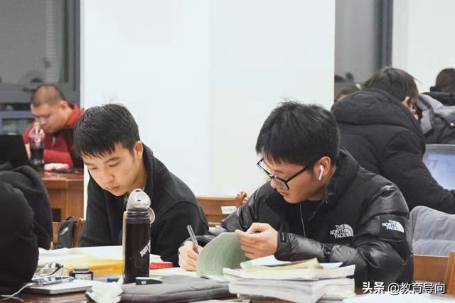 考研成绩终于公布,400分遍地开花,考生喜忧参半