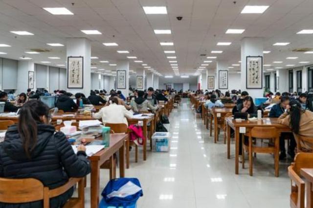 考研初试成绩陆续公布,超过400分考生“扎堆”,考生心情复杂