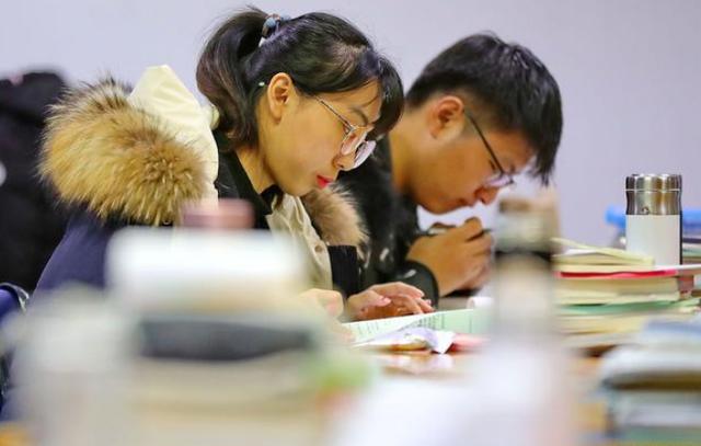 考研初试成绩陆续公布,超过400分考生“扎堆”,考生心情复杂