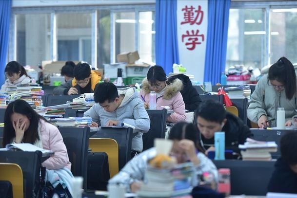 考研趣事:中科大软件学院400分以上300多人,中大却爆冷