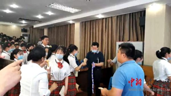 放下焦虑,拥抱中考——开封八中举办中考心理辅导专题讲座