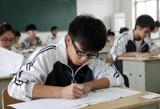 2021年中考面临分流,3类学生恐与高中无缘,再不努力就晚了