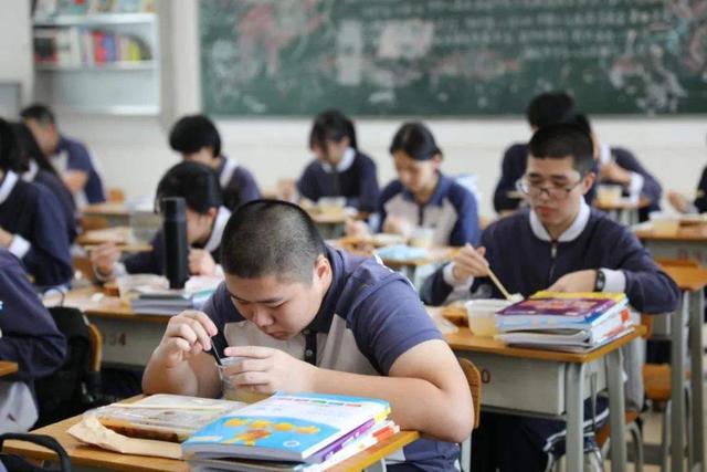多地“中考考试”发生变动,家长拍手叫好,学生:终于等来好消息