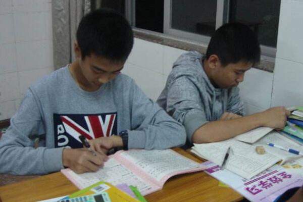 学生在升入高中以后,再看初中时的难题,为什么会觉得简单?