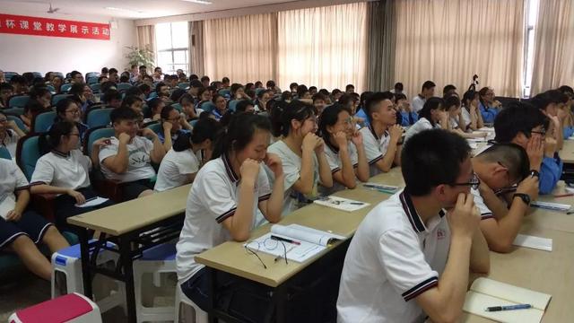 展翅高飞,扬帆远航——九年级中考前心理辅导
