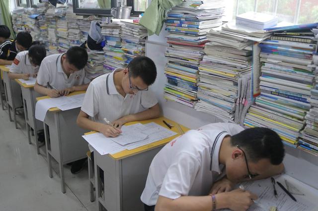 今年高考有大变化,英语或将“出局”,有个坏消息,家长却沸腾了