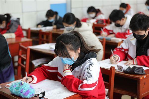 2020年高考数学卷很容易?却为何不少人吐槽难,学霸的话扎心了