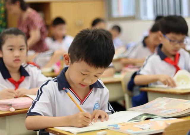 中考50%录取率,对晚熟男生太不公平,家长呼吁延长义务教育
