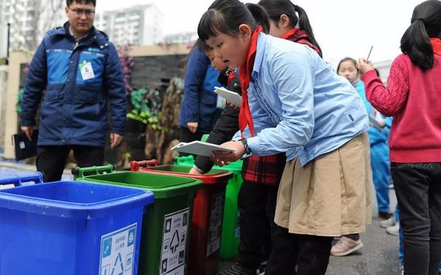 中考50%录取率,对晚熟男生太不公平,家长呼吁延长义务教育