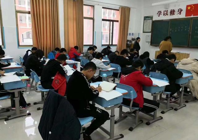 为何“中考”升学率只有50%左右?班主任:这3点原因很重要