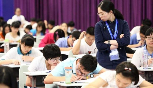 2020年高考数学结束，有人一出考场就哭了，考生：难道又是葛军？