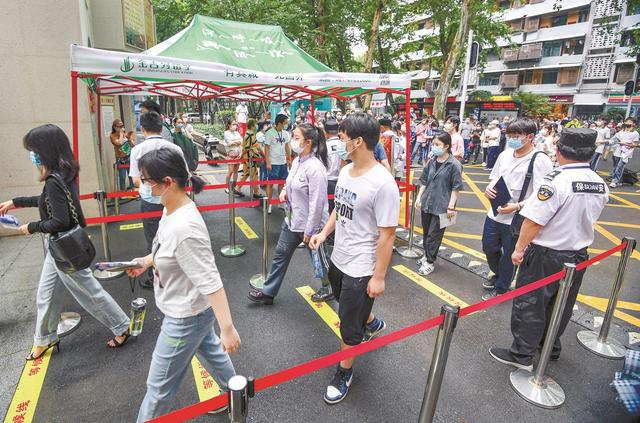 2020年高考数学结束，有人一出考场就哭了，考生：难道又是葛军？