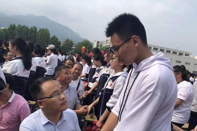 2020年高考数学结束,有人一出考场就哭了,考生:难道又是葛军?