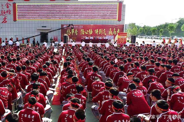 高考只有一百天了!为了高考你有多拼命?补习学校学生的真实感悟