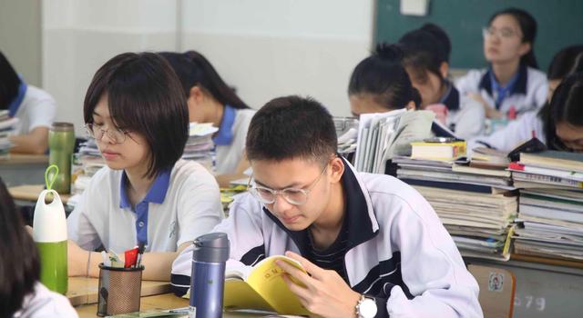 2021届高考生迎来“好消息”,上大学难度降低,家长拍手叫好