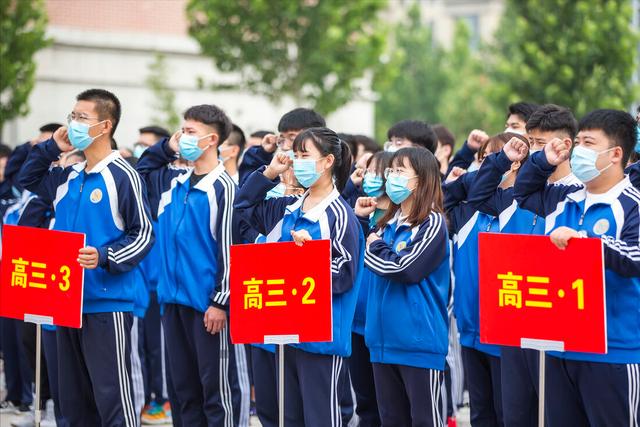 2021届高考生迎来“好消息”,上大学难度降低,家长拍手叫好
