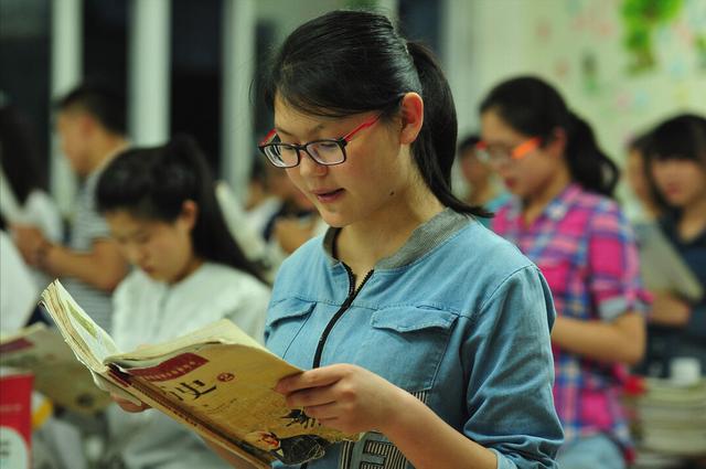 2021届高考生迎来“好消息”,上大学难度降低,家长拍手叫好